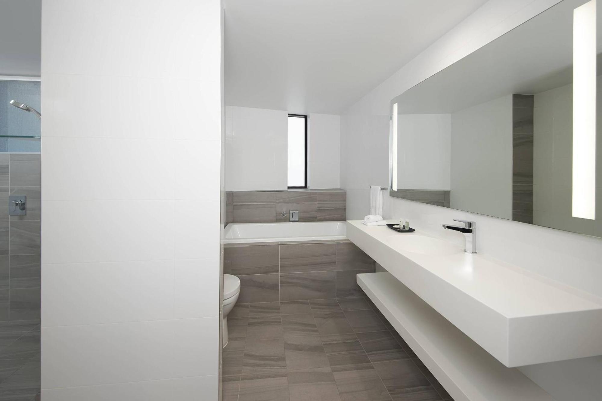 Hotel Courtyard By Marriott South Bank 4*
