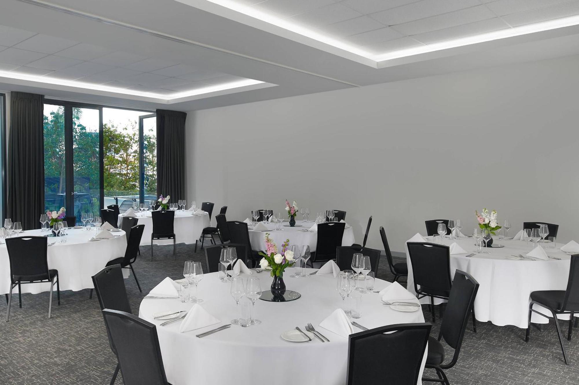 Courtyard By Marriott South Bank 4*