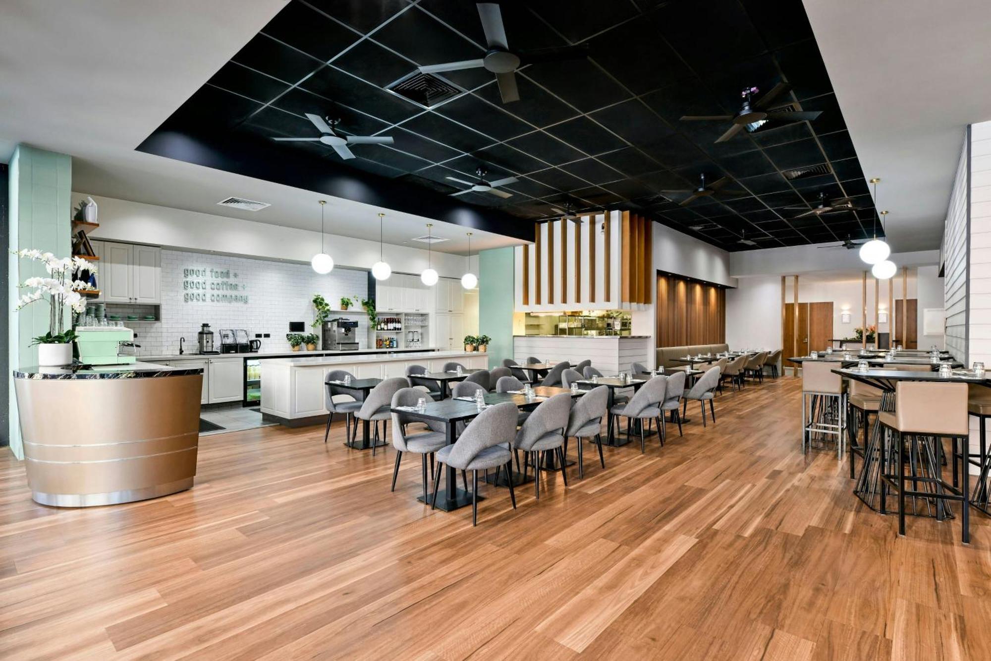 Courtyard By Marriott South Bank Hotel 4*